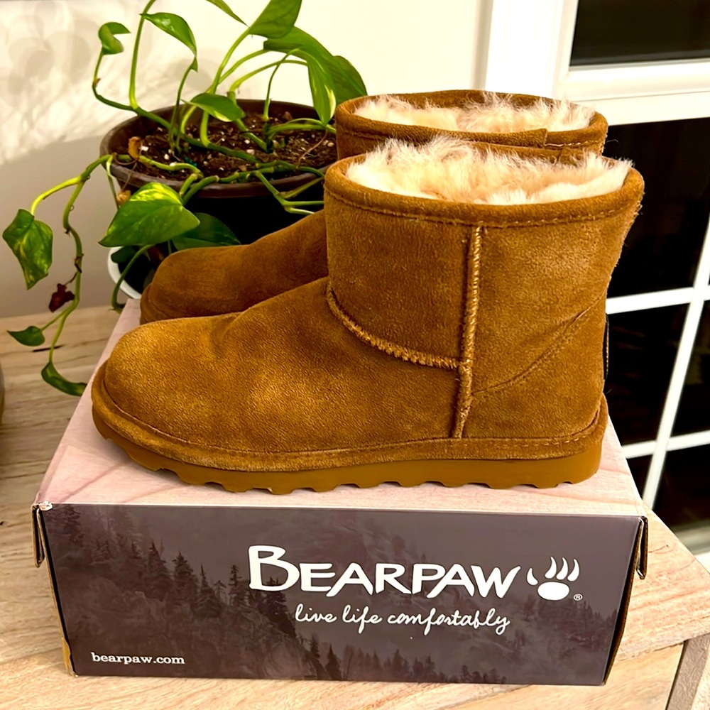 Bearpaw Alyssa hickory suede short Sherpa lined . Size 9